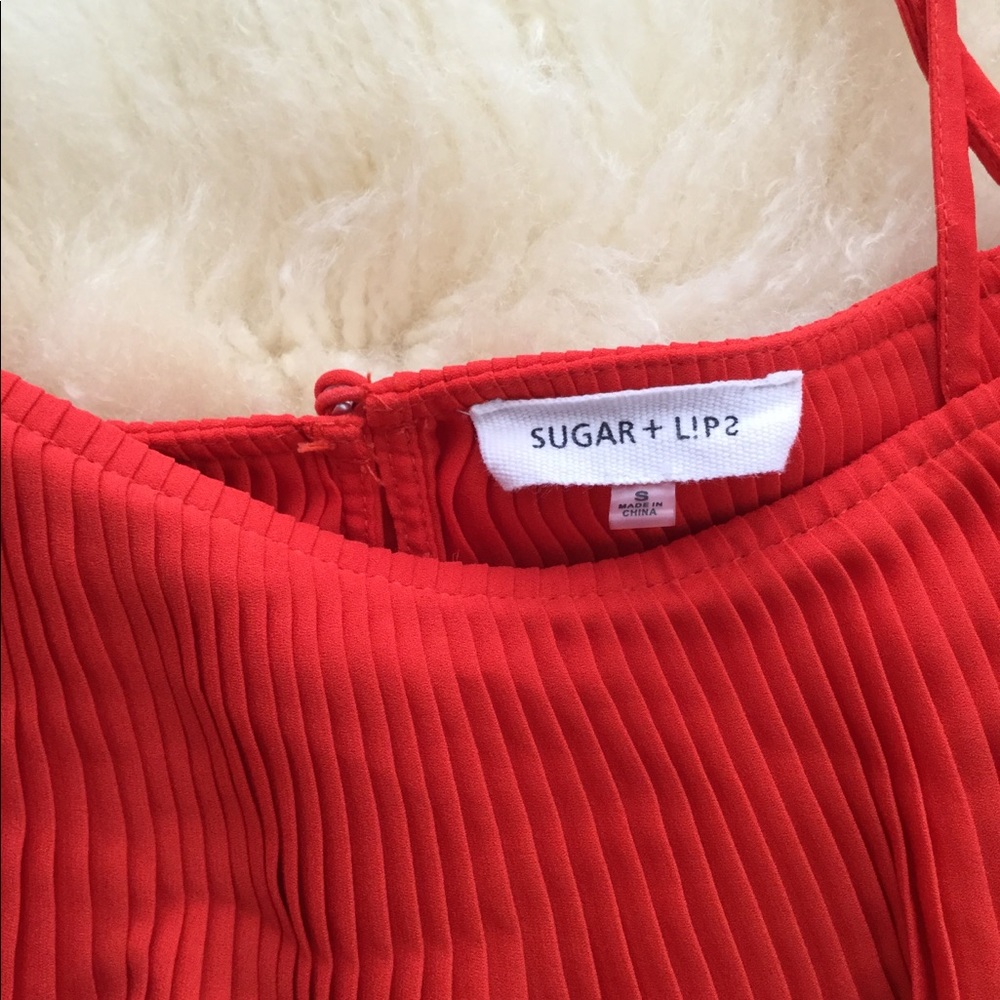 Size Small Red Top - Picture 3 of 4